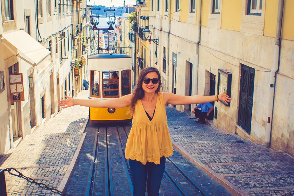 Lisbon: 2-Hour Private City Highlights Kickstart Tour - Ginja tasting and Church of St. Dominic flavor stop