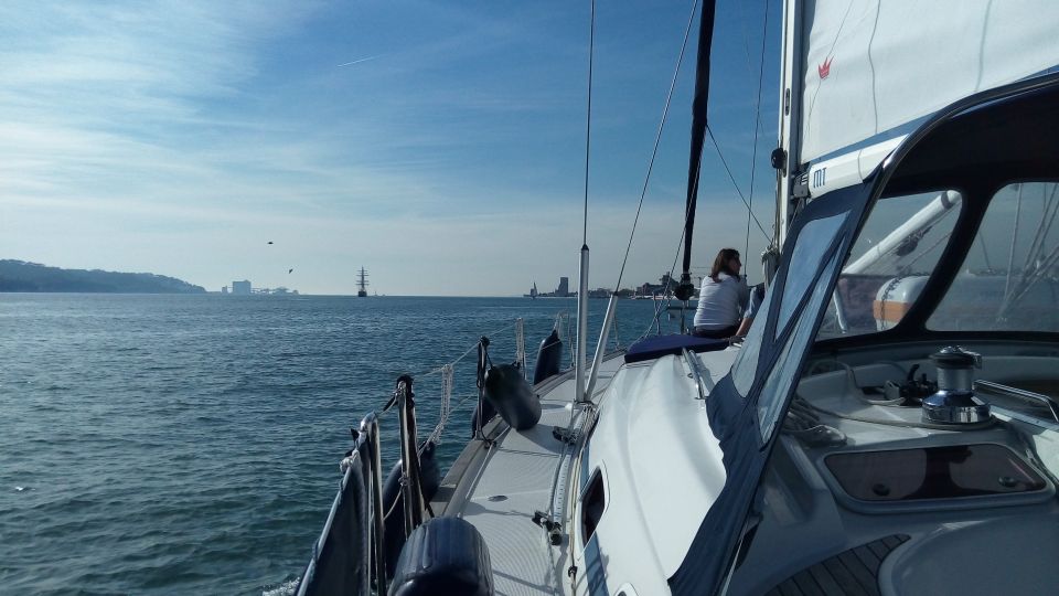 Lisbon: 2-Hour Sailing Yacht Cruise & Guided Tour w/2 drinks - Key highlights worth your attention