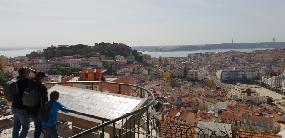 Lisbon: 2 hours Private City Highlights Tuk-Tuk Tour for two - Starting at Hard Rock Cafe: a simple meet point and a smart setup