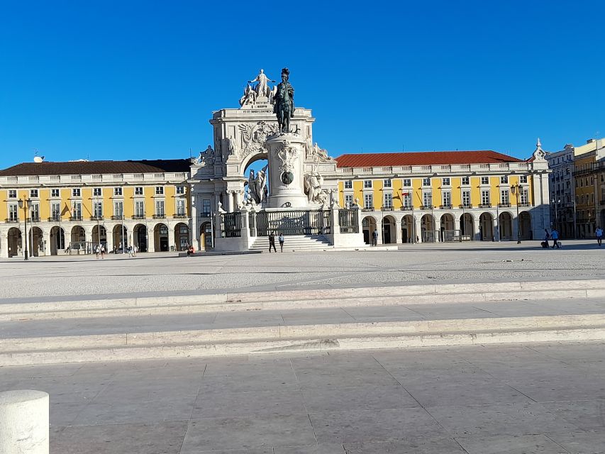 Lisbon: 2 hours Private City Highlights Tuk-Tuk Tour for two - Alfama and the neighborhood drive: the tour’s main vibe shift