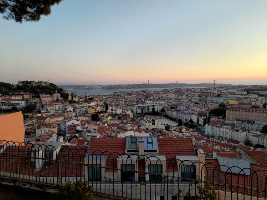 Lisbon: 2 hours Private City Highlights Tuk-Tuk Tour for two - Lisbon Cathedral: where the tour gives you a real visit (not just a curb moment)