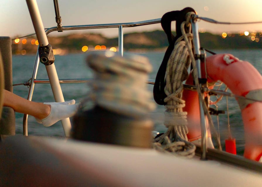 Lisbon 2 Hours Sailing Day Tour and Cruise With Drinks - Meeting Point Reality: How to Find the Boat Without Stress