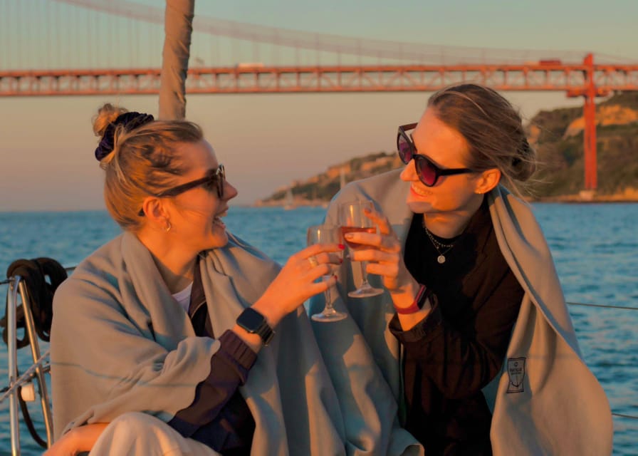 Lisbon 2 Hours Sailing Day Tour and Cruise With Drinks - Tips to Get the Most Out of the Cruise
