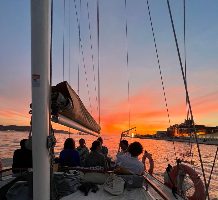Lisbon: 2H Sunset Boat Cruise Tour with Drinks - Who Should Book This (and Who Should Skip It)