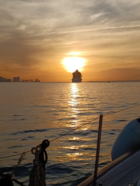 Lisbon: 2H Sunset Boat Cruise Tour with Drinks - The Route in Plain English: What Happens in Each Sight Stretch