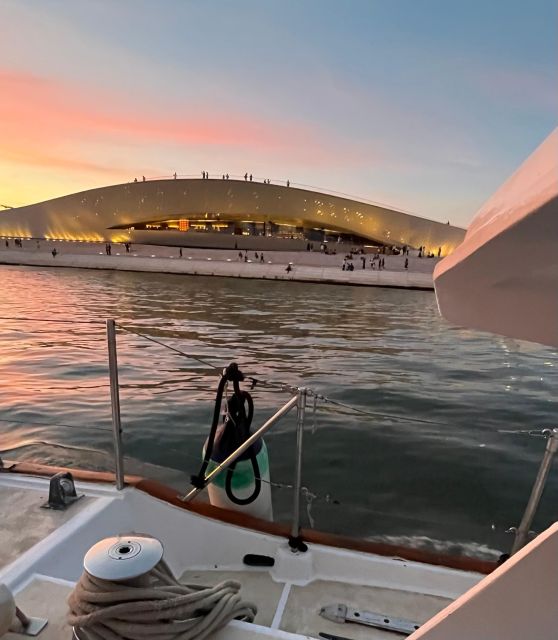 Lisbon: 2H Sunset Boat Cruise Tour with Drinks - Treino de Mar: The Easy Start You Want for a Short Evening