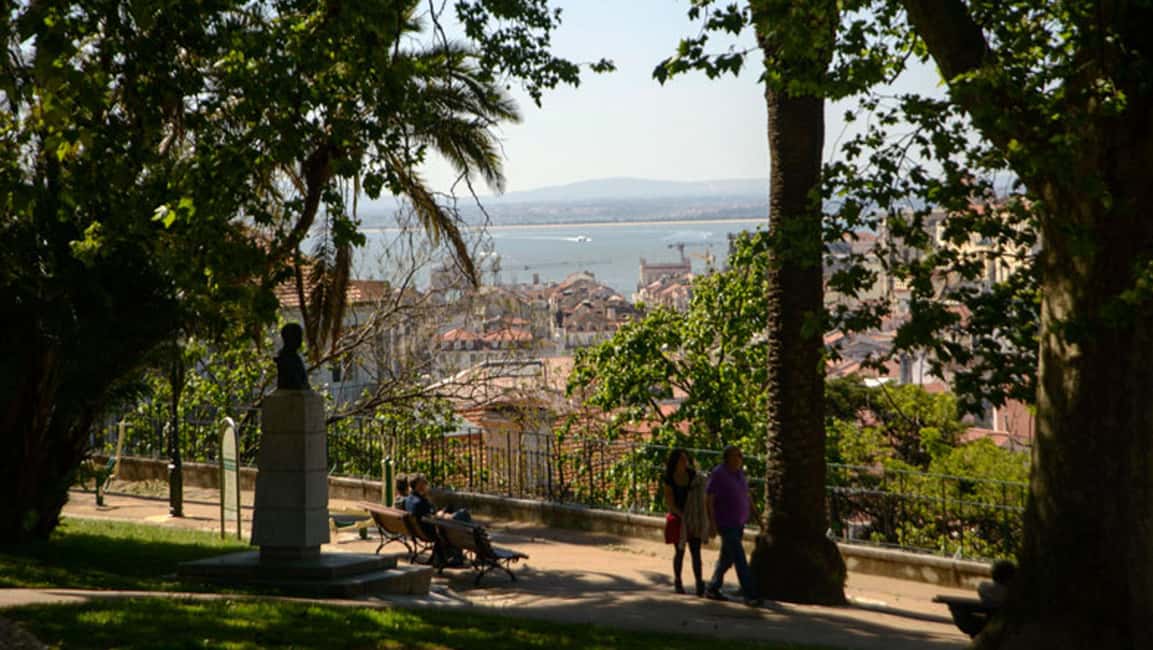 Lisbon: 3h tour in German to all viewpoints with local guide - Final viewpoint finish at São Pedro de Alcântara