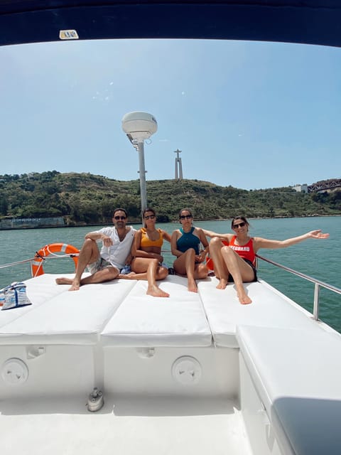 Lisbon: 4h Private Luxury Catamaran Tour with Welcome Drink - Welcome drink, onboard bar, and how to plan refreshments for four hours