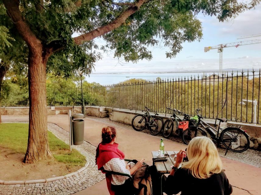 Lisbon: 7 Hills Panoramic Guided Tour by E-Bike - Graça: Neighborhood Energy Plus a Hill-View Payoff