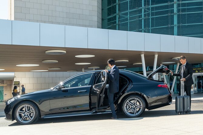 Lisbon Airport Private Transfer to/from Porto - The private ride setup: car choice, bottled water, Wi‑Fi, and GPS