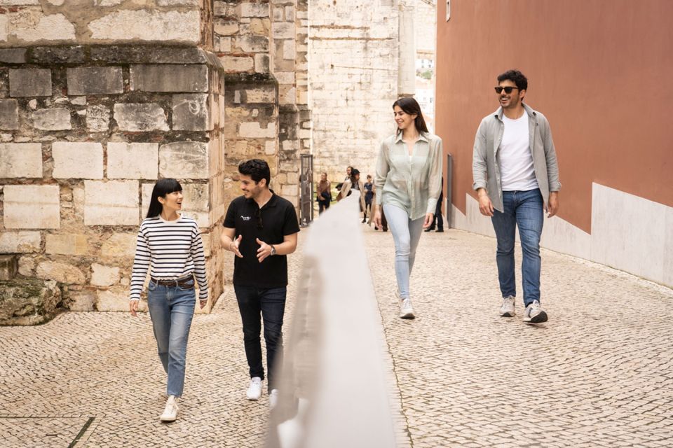 Lisbon: Alfama Charms, Tapas, Wine and Sunset Boat Cruise - Languages and group vibe: what to expect from the guide