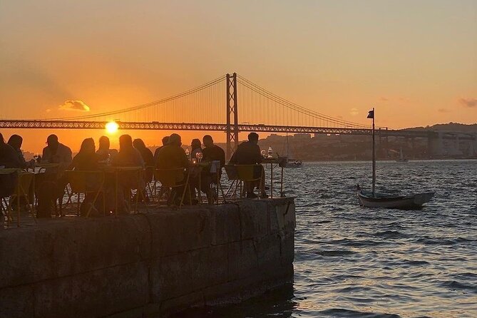 Lisbon: Arrábida & Sesimbra Tour – Wine, Nature & Beaches - Stop 4: Castelo de Sesimbra for Views Over the Harbor