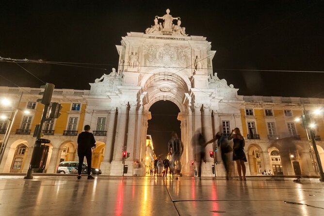 Lisbon: Authentic Fado Show, Dinner and Night Tour - The live Fado show: more than a song set