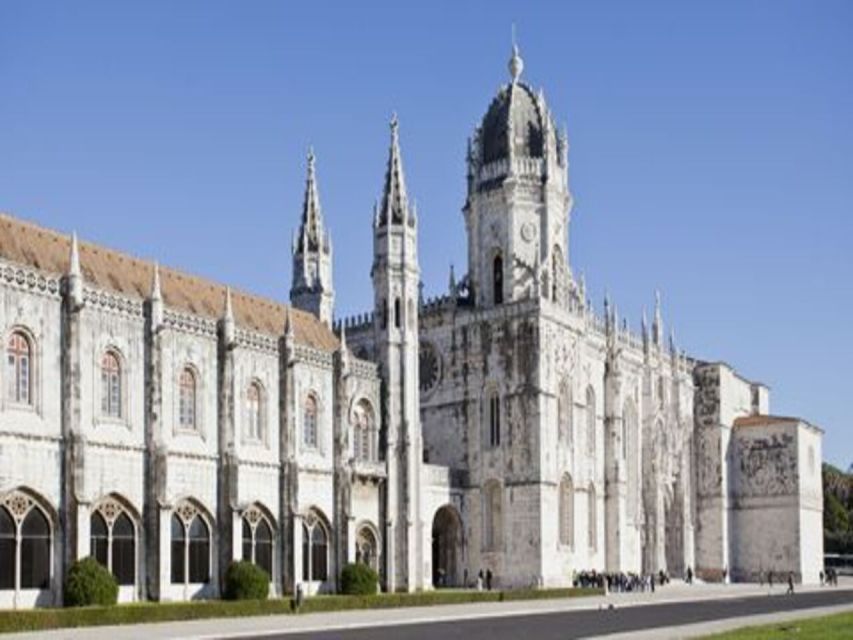 Lisbon: Belem Private Tuk-Tuk Tour for 2 hours - Belem Tower: short walk time for real perspective