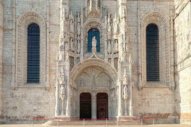 Lisbon (Belém) Scavenger Hunt and Sights Self-Guided Tour - Languages, private group play, and practical comfort