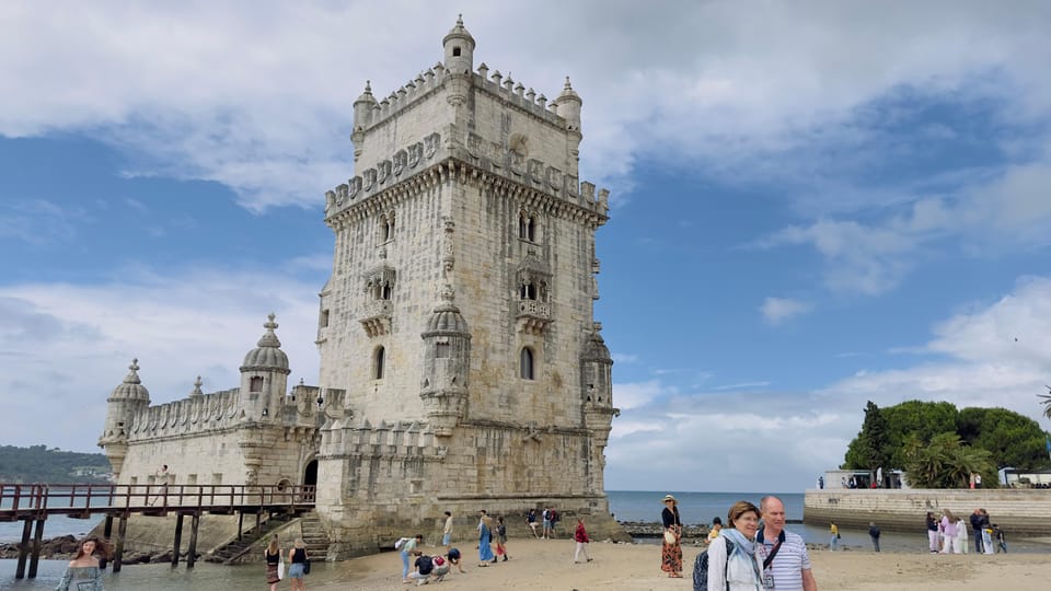 Lisbon: Belem Tour with Pastéis at Jerónimos Monastery - Jerónimos Monastery photo stop: don’t expect entry, but do expect details