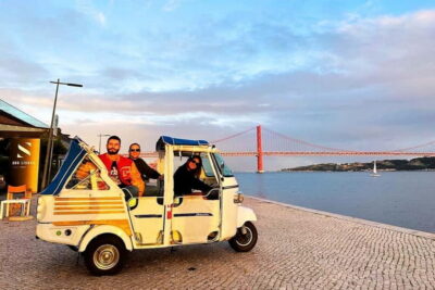 Lisbon: Belém Tuk Tuk Tour with Pastéis de Belém - The Ride Out: Rossio, Santa Justa, Commerce Square, and the 25 de Abril Bridge