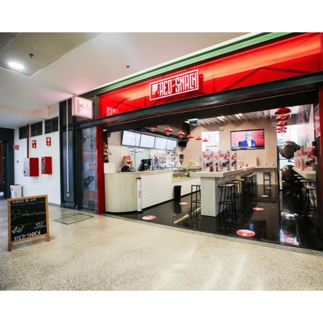Lisbon: Benfica Stadium and Museum Tour with Meal and Scarf - Key things you’ll notice right away