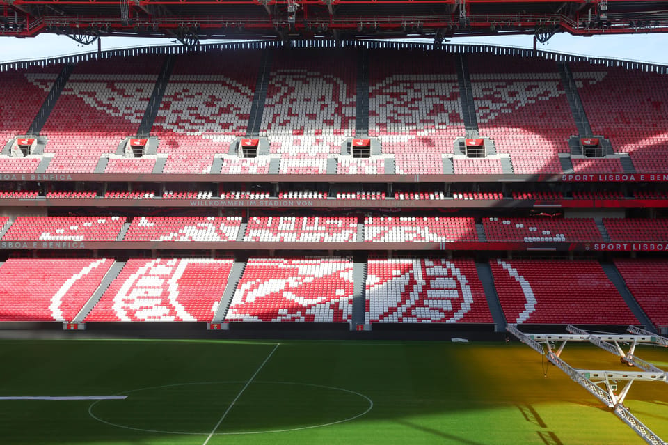 Lisbon: Benfica Stadium and Museum Tour with Meal and Scarf - Estádio da Luz stadium tour: the stops that actually tell the story