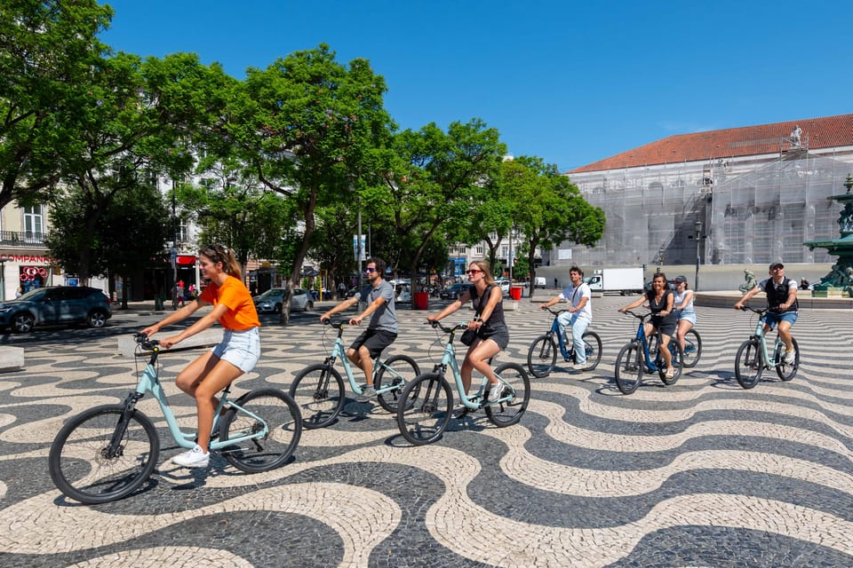 Lisbon Bike Tour: Langs de rivier van Belém naar Lissabon - River-opening views: Belém Tower and the Discoveries area