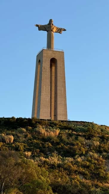 Lisbon: Boat Tour 2:30H w/ Welcome Drink and Snacks - What you get for $32: value beyond the view