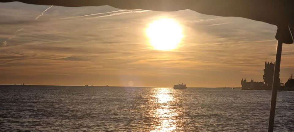 Lisbon: Boat Tour with Champagne - Key highlights worth your attention