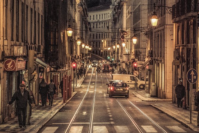 Lisbon by Night: Golden and Blue Hour Photography Walk - The photographer guide: coaching that turns places into photos