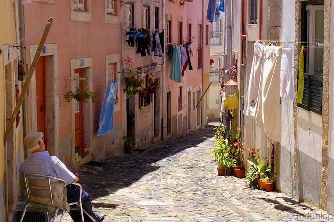 Lisbon by Night Tour: Fado Show and Dinner with Pick-up - Rossio and the tribute you can actually spot