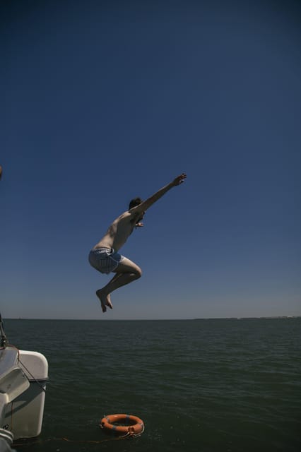 Lisbon: Catamaran Boat Party with Music, Open Bar & Dives - Weather and changes: plan for Lisbon’s mood swings