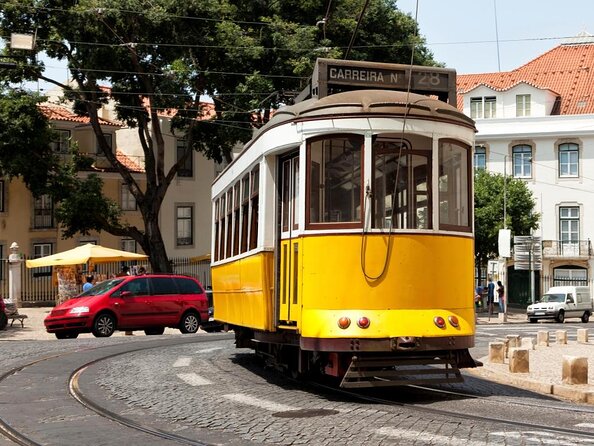 Lisbon: City Highlights Customizable Tour - Getting picked up and starting with confidence