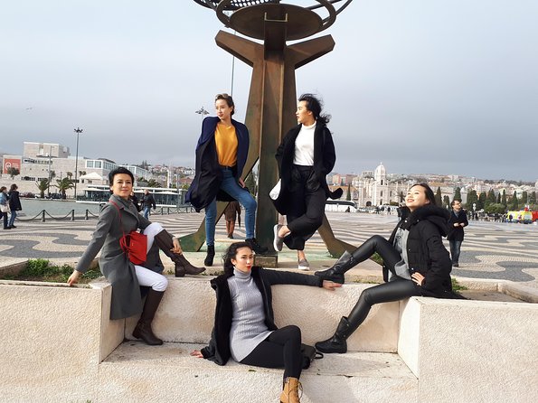 Lisbon City Private Tour - Cacilhas lunch at the pier: where seafood fits the day