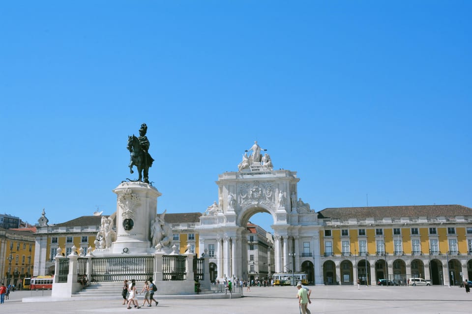 Lisbon: City Sightseeing Tour - Lisbon Cathedral (Sé): The Fortress Facade and the 1147 Foundations