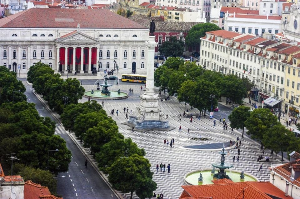 Lisbon City Tour: All Must-See Attractions with Expert Guide - Miradouro São Pedro de Alcântara: the city view hits hard