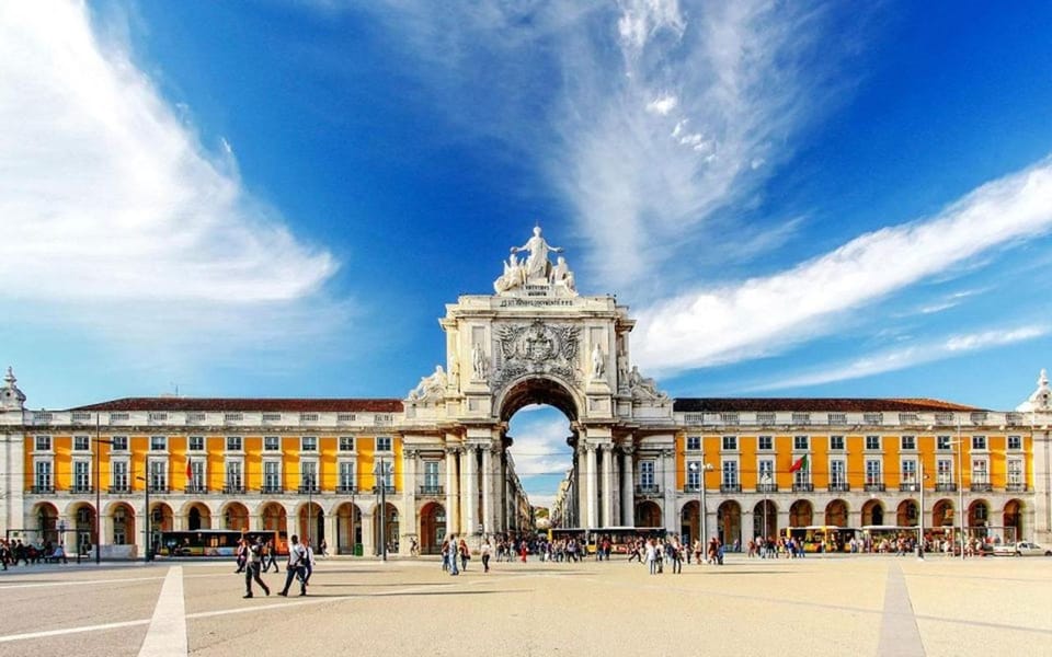 Lisbon City Tour: All Must-See Attractions with Expert Guide - Jerónimos Monastery and Belém Tower: the Manueline and the symbolism
