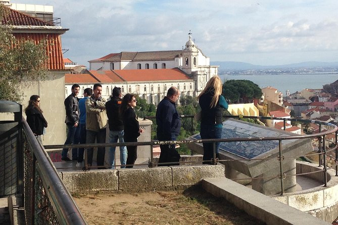 Lisbon City Tour by Tuk Tuk - Stop through Alfama: Graça-to-Alfama streets and the neighborhood’s main artery