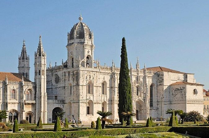 Lisbon City Tour Including Jeronimos Monastery and Tastings - Getting Picked Up in Lisbon (Hotel or Port) and Staying on Schedule