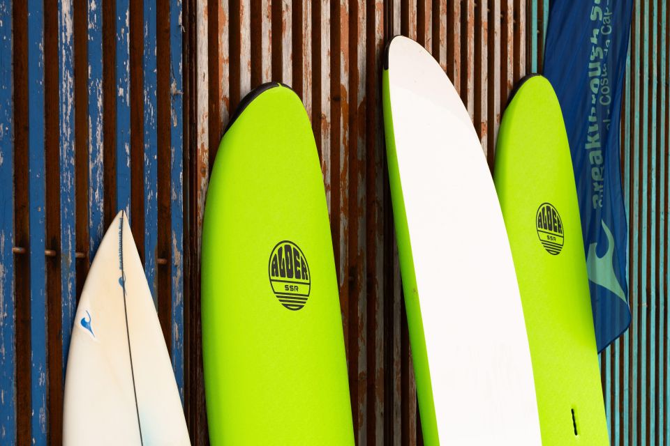 Lisbon: Come try our Surf Lesson in Costa da Caparica - First Stop: Maryana Beach Lounge and the Nova Praia Setup