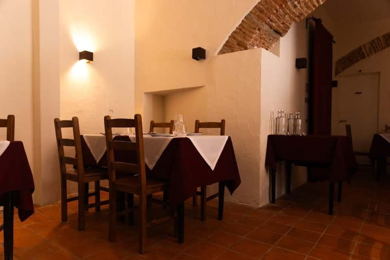 Lisbon: Dinner with Fado Show with the Rising Stars of Fado - Drinks and the $71 value: what you get for dinner plus Fado
