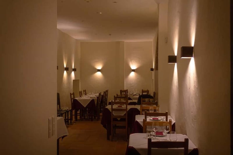 Lisbon: Dinner with Fado Show with the Rising Stars of Fado - Service in the room: attentive hosting can make or break it