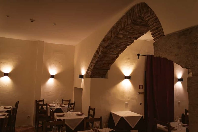 Lisbon: Dinner with Fado Show with the Rising Stars of Fado - The Portuguese dinner that actually works with the show