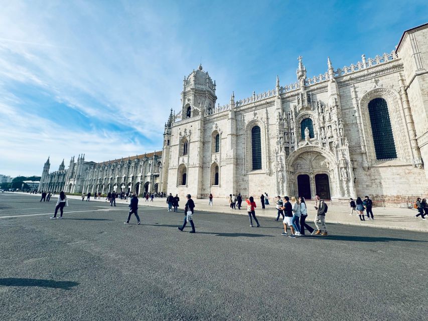 Lisbon: Discover Belem by electric Tuk Tuk - Padrão dos Descobrimentos: your photo stop with context
