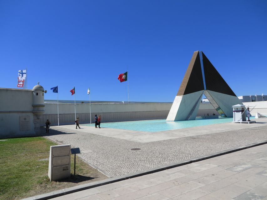 Lisbon: Discovering Belém Tuk Tuk Tour - Padrão dos Descobrimentos: turning a quick stop into meaningful context