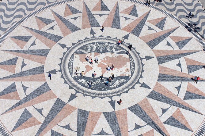 Lisbon Downtown & Alfama with a guide Walking tour - José Saramago and the Fado Museum: culture stops with context