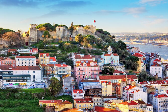 Lisbon: E-ticket to St. George Castle & Audio Tour on Your Phone - What you’ll actually see: Arco do Castelo and the big monuments