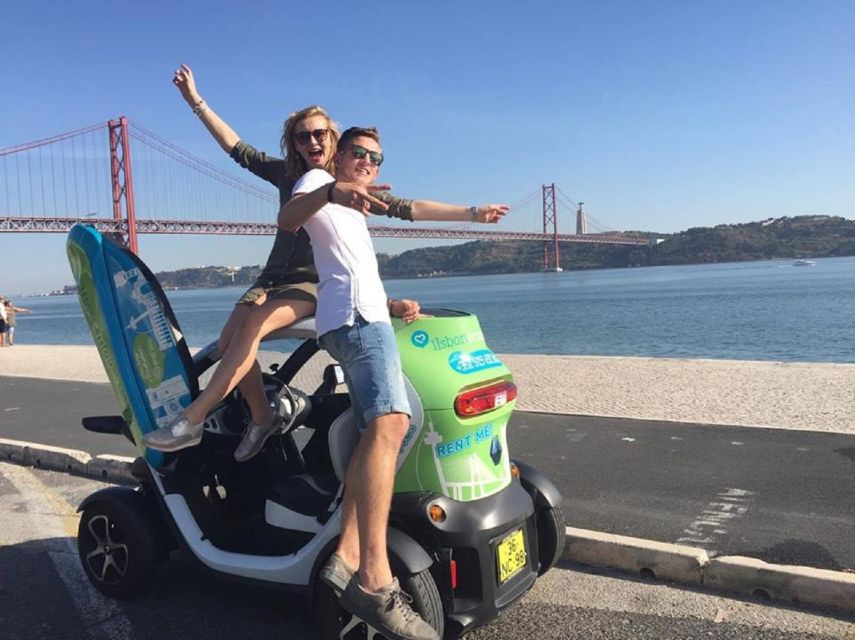 Lisbon: Electric Car Discovery Tour & GPS Audio Guide - Meeting at Rua da Madalena and getting comfortable in the Twizy