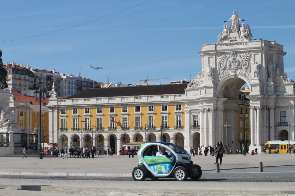Lisbon: Electric Car Moorish Tour with GPS Audio Guide - Castelo and the viewpoints: from churches to big views