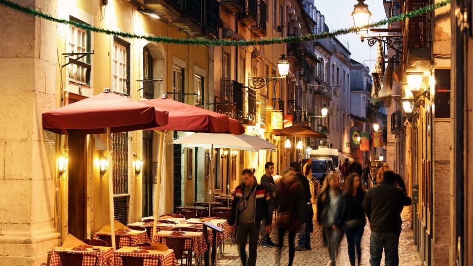 Lisbon: Evening City Tour with Dinner and Live Fado Show - Key things that make this tour worth your time