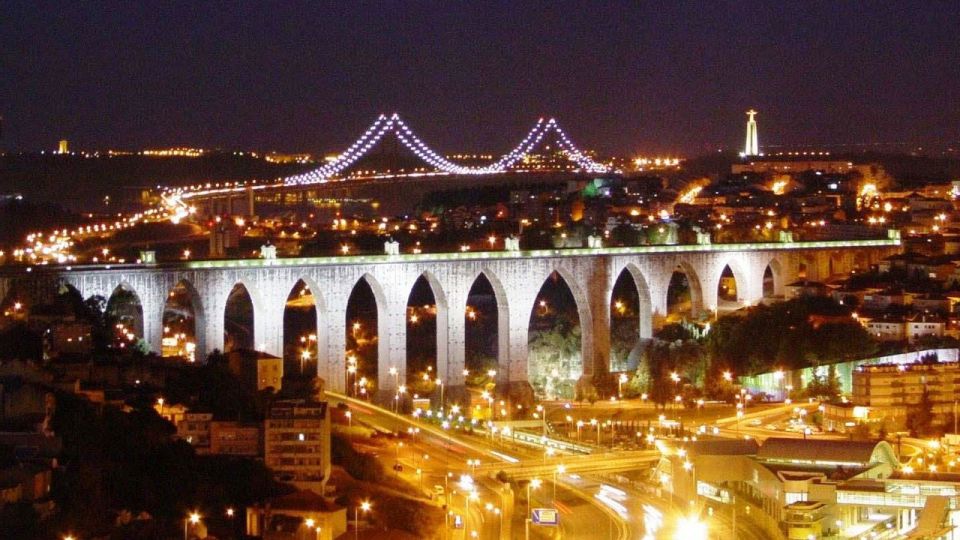 Lisbon: Evening City Tour with Dinner and Live Fado Show - The minivan pace: how you’ll cover big sights without burning out