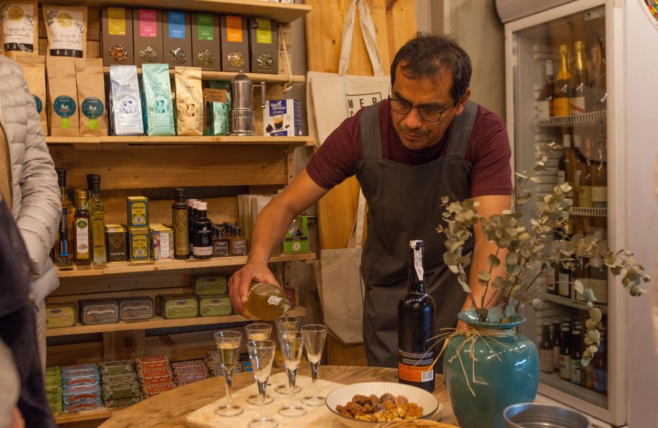 Lisbon: Evening Local Food Crawl with Drink Pairings - Key reasons this evening food crawl works
