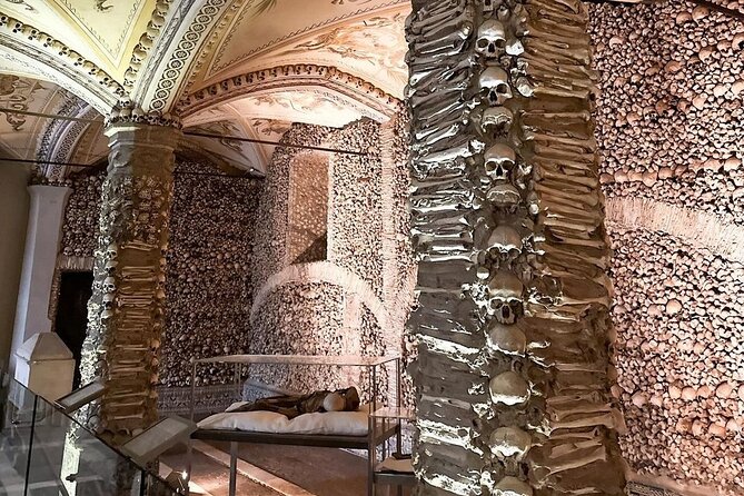 Lisbon : Évora (c/ Cathedral & Capela Ossos), Cartuxa & Cortiçarte - Guides, timing, and languages: what to expect on the ground